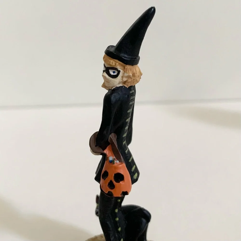 Vintage 90’s Halloween witch girl and cat figurine